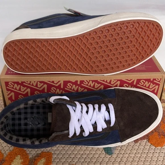 Vans Men’s Old Skool
Pig Suede Plaid Brown Navy
VN0007NTBF1
Sneakers - Picture 4 of 16